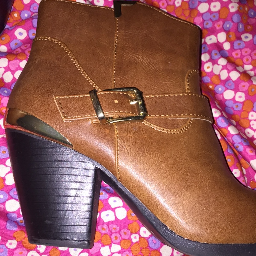 Francesca’s tan high heel booties size 9
